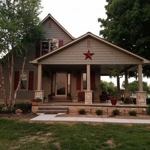 Meet your Posher, Carla